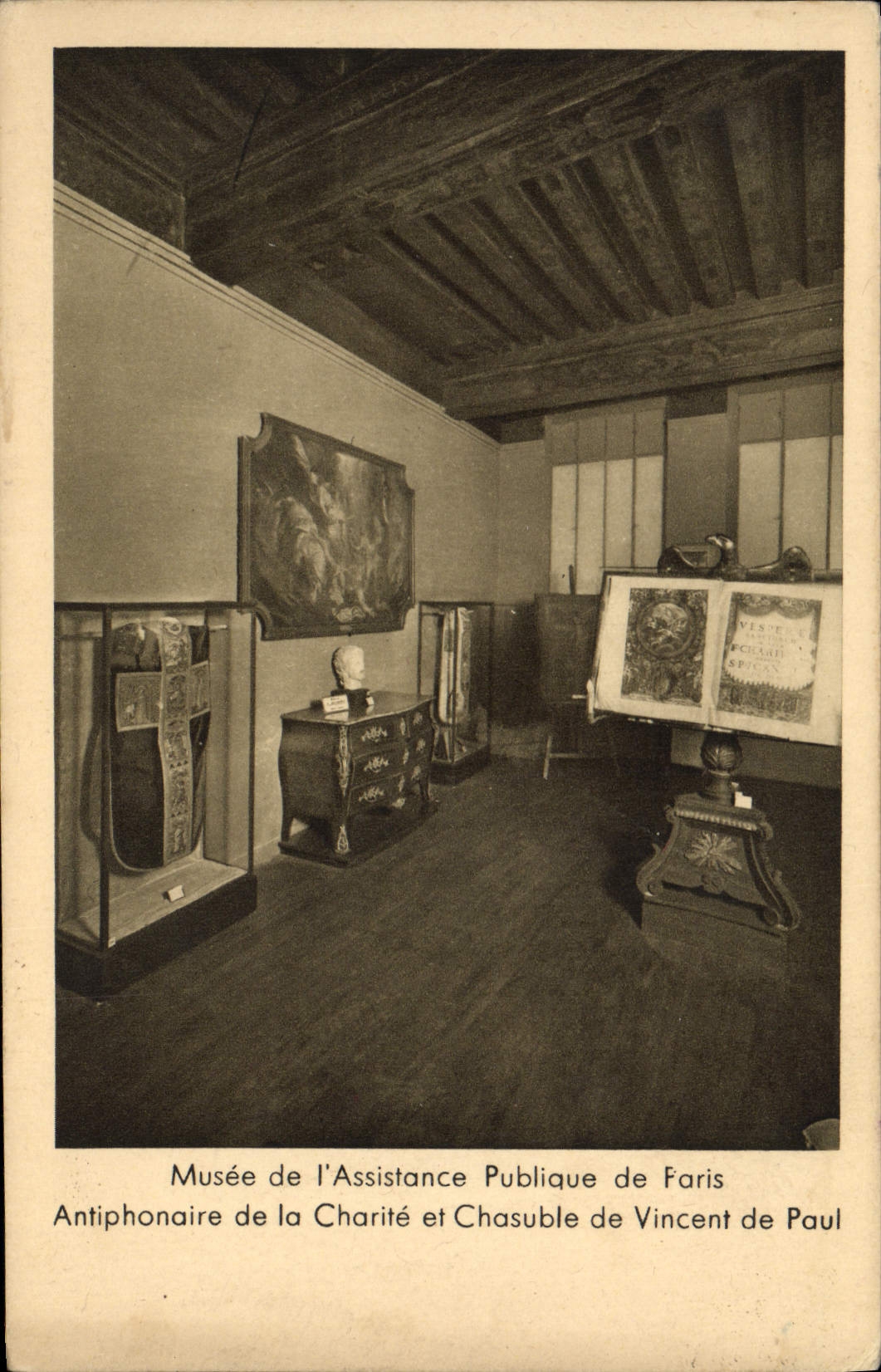 CPA Musee De I'Assistance Publique De Paris Antiphonaire de la Charite et Chasuble de Vincent de Paul 