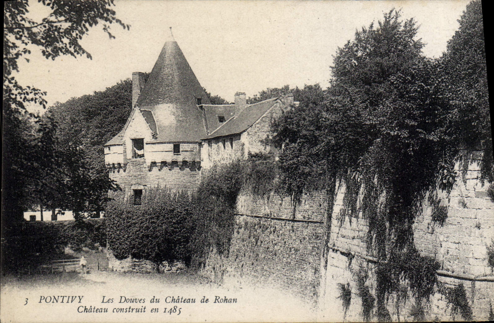 Pontivy — Les Douves du Château de Rohan — Château construit en 1485