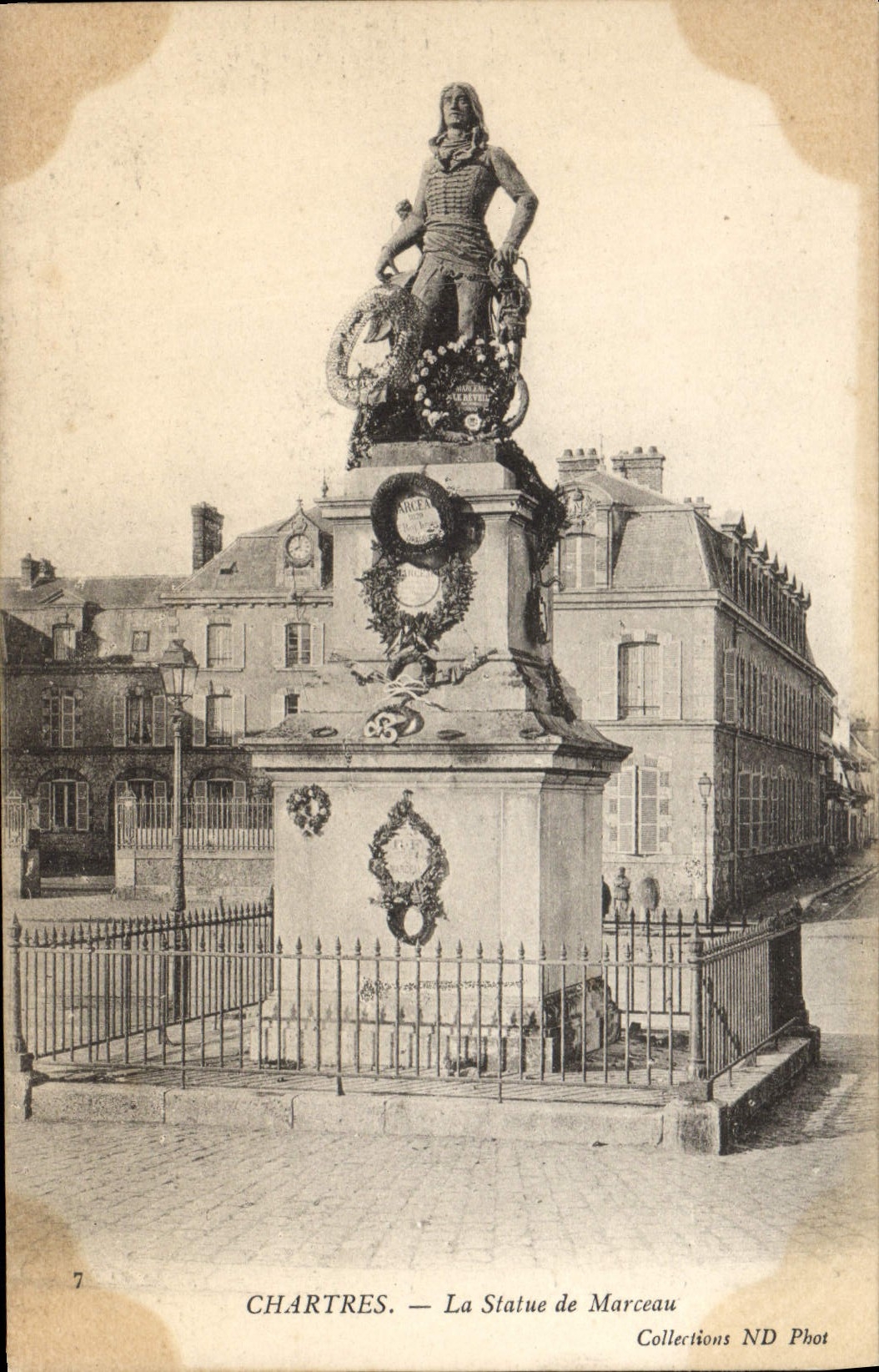 CPA Chartres la Statue de Marceau