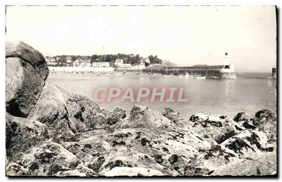 Saint-Quay-Portrieux — Le Port et le Phare vus du Port-Leu — Réel-Photo