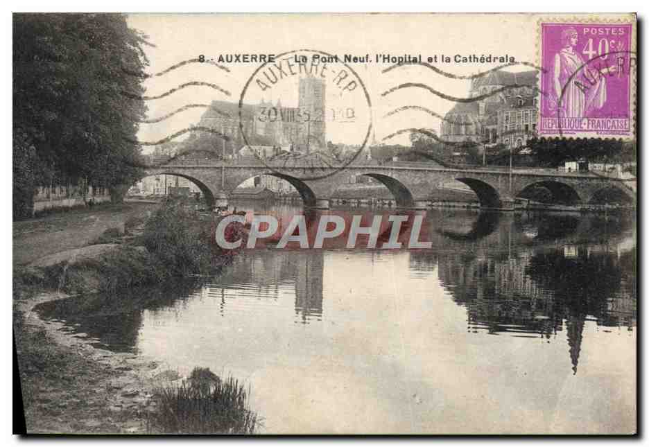 CPA Auxerre Le Pont Neuf L'Hopital et la Cathedrale