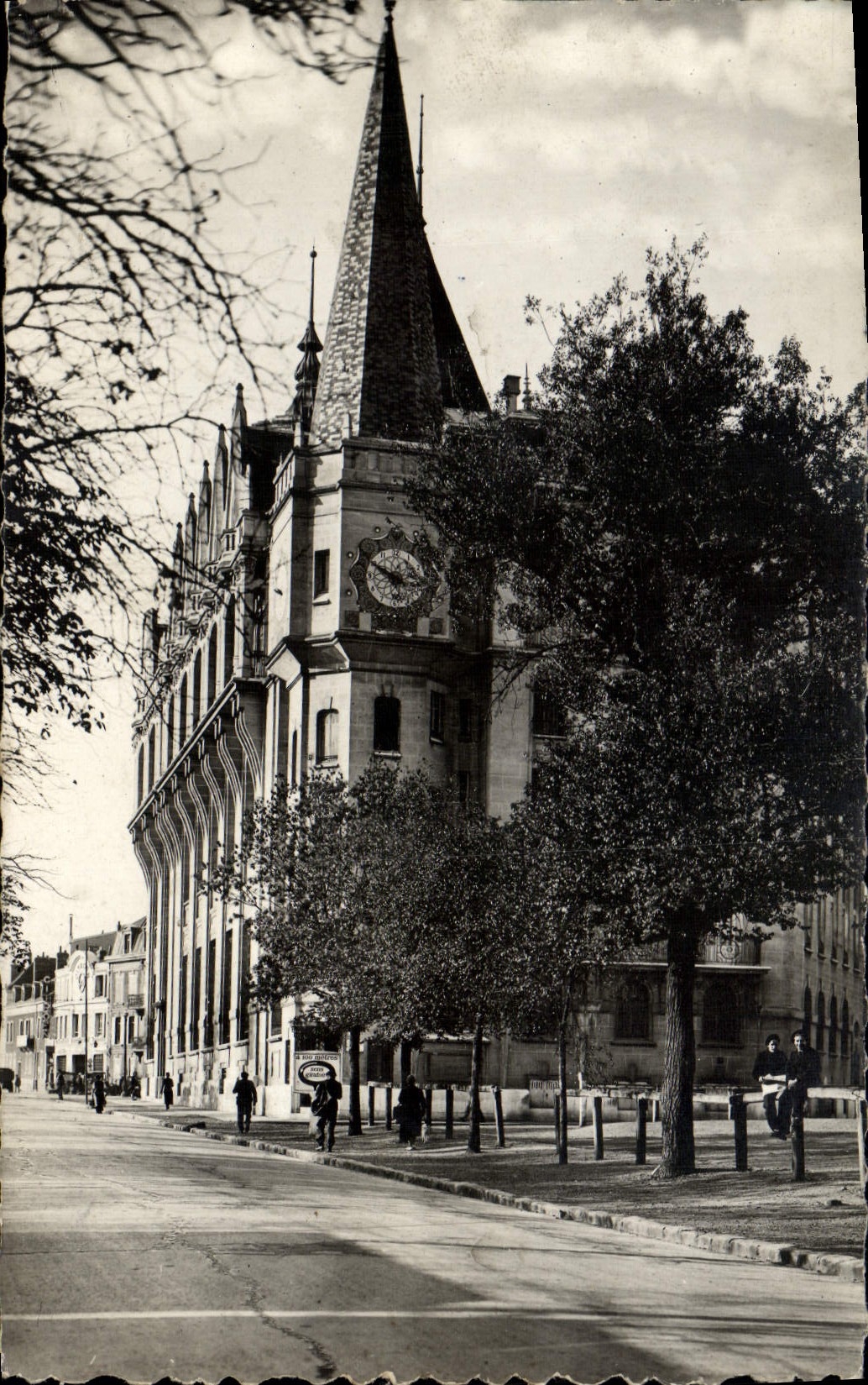 CPM Chartres La Poste 