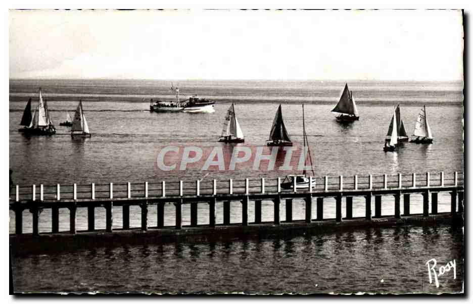 CPM Pornic Vue Prise de la Plage de la Noeveillard Bateaux
