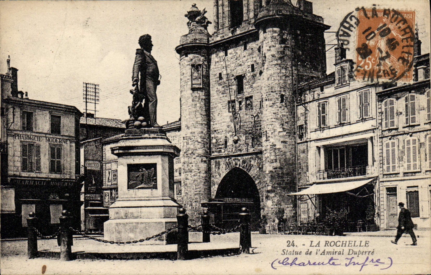 CPA La Rochelle Statue de L'Amiral Duperre