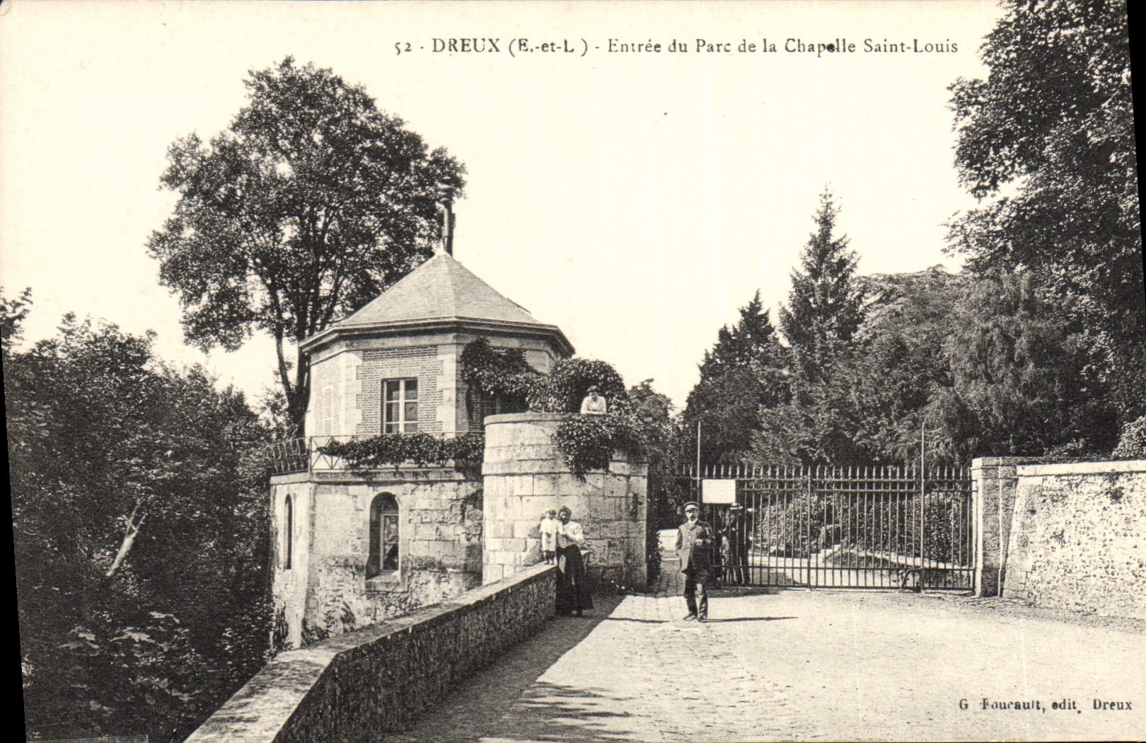 Dreux (E.-et-L.) - Entrée du Parc de la Chapelle Saint-Louis — G. Foucault, édit. Dreux, n°52
