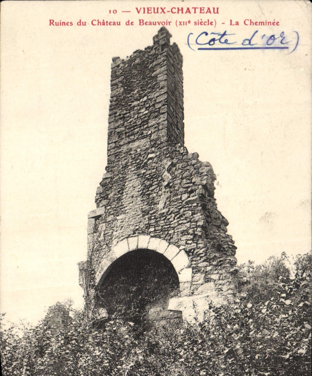 CPA Vieux Chateau Ruines du Chateau de Beauvoir La cheminee