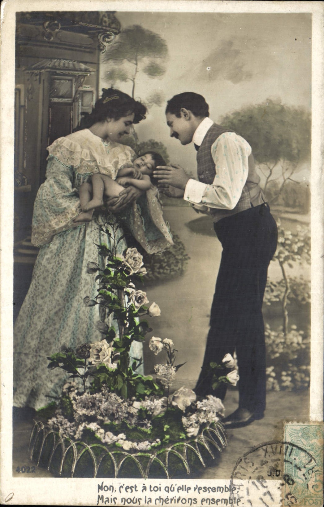Famille avec enfant — scène affectueuse — éditeur anonyme n°4022