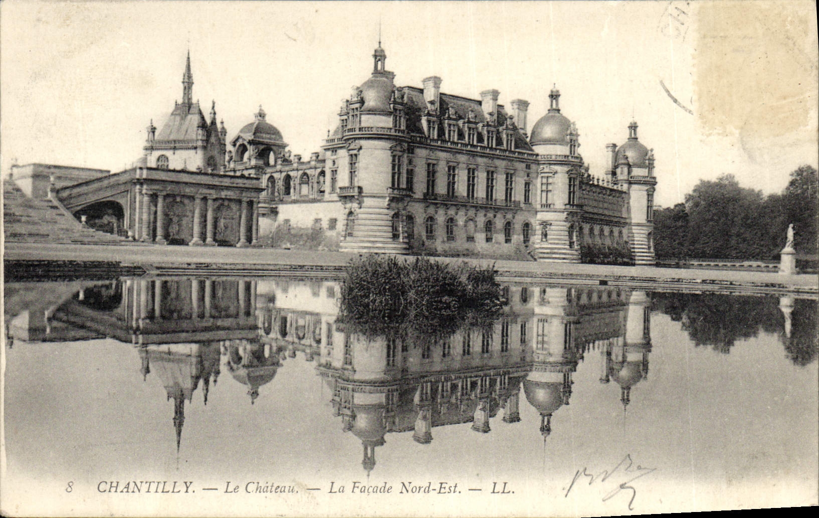 Chantilly — Le Château — La Façade Nord-Est — LL.