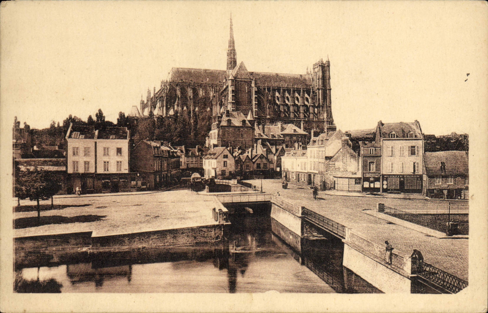 CPA Amiens La cathedrale et le pont du Don