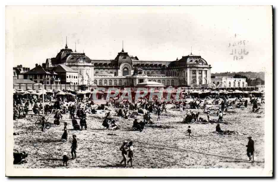 CPM Trouville Reine des Plages La Plage Devant le Casino