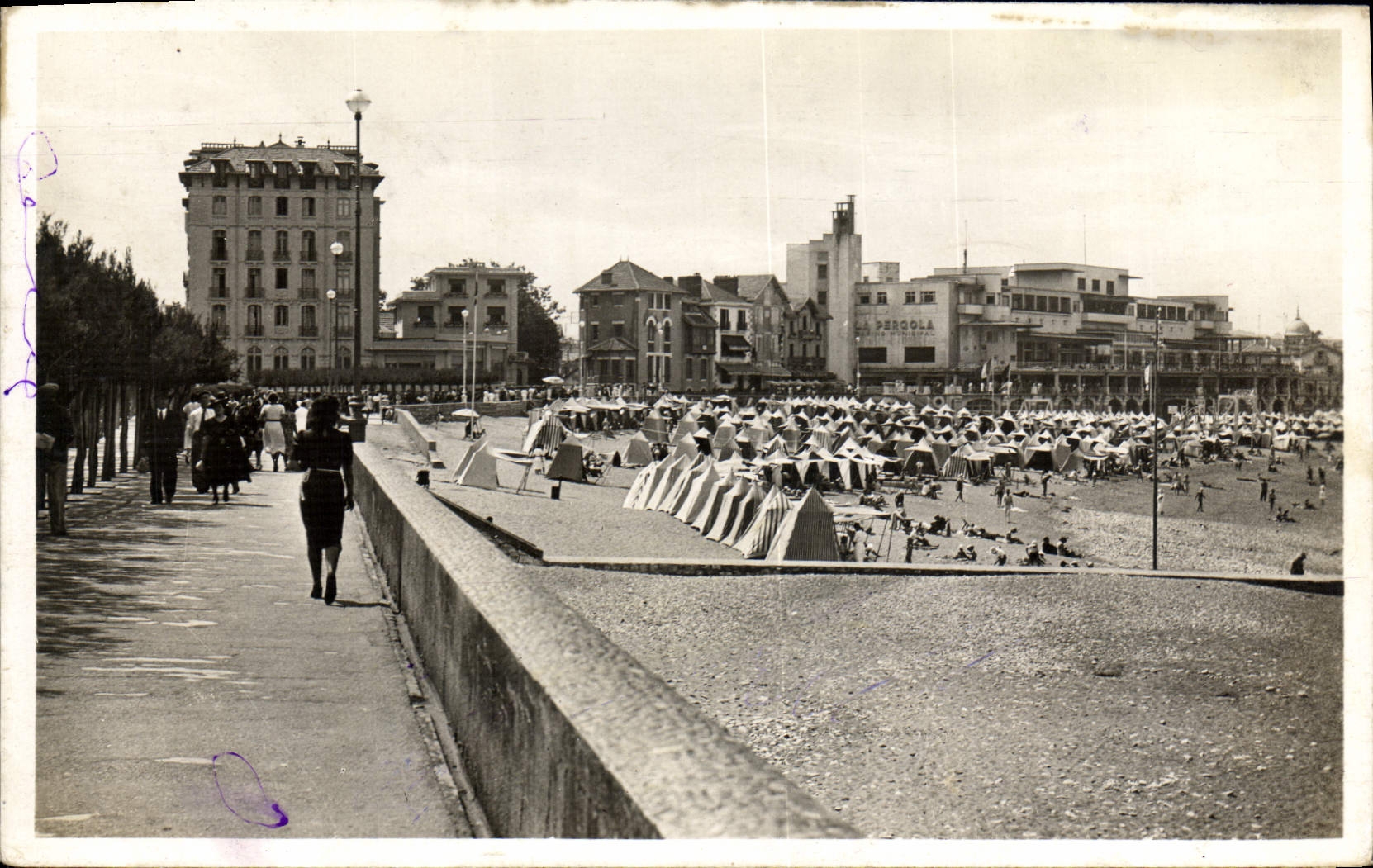 Plage de Saint-Jean-de-Luz — vue du casino et des tentes — éditeur 304