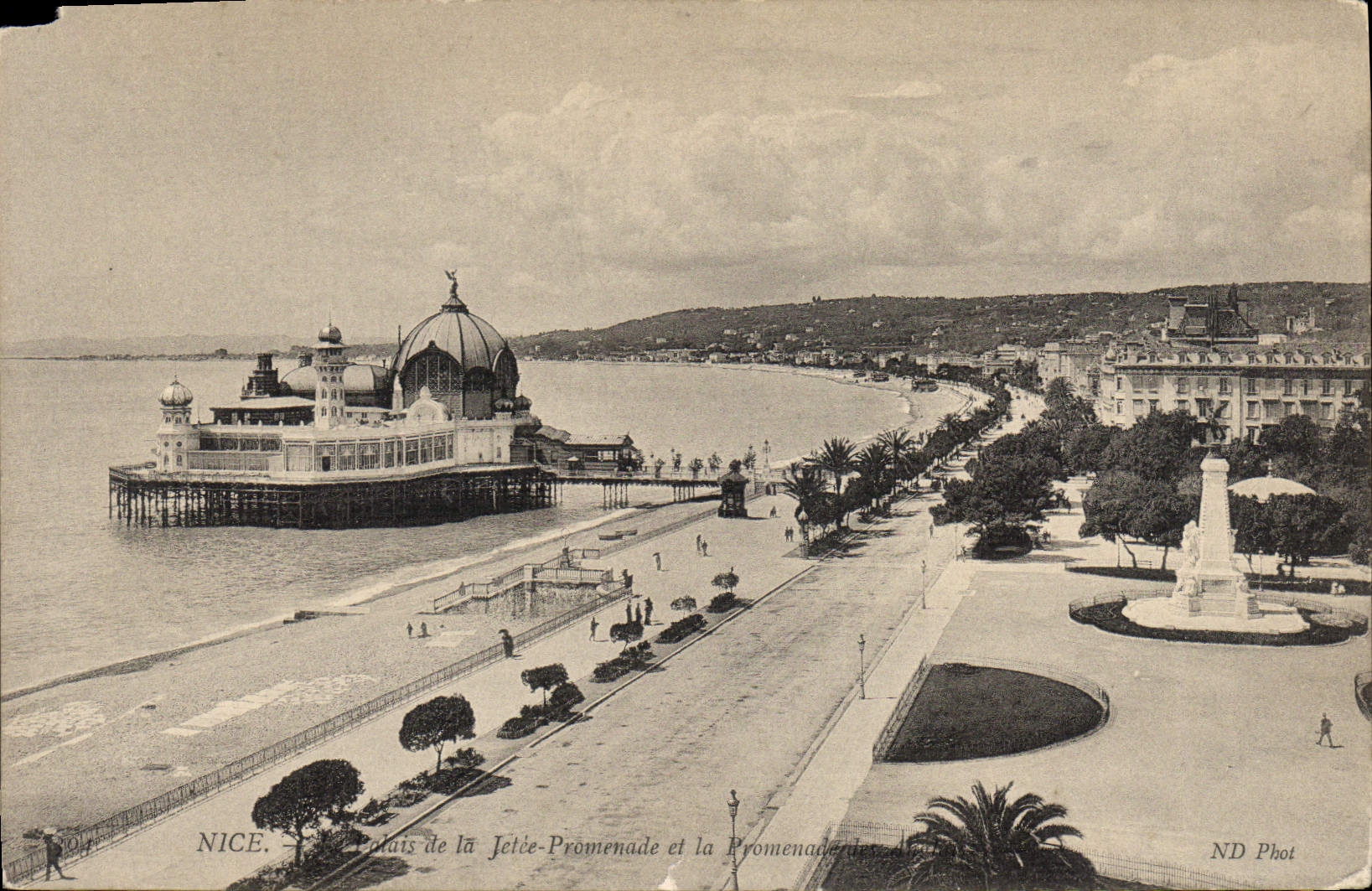Nice — Vue des Plaisirs de la Jetée-Promenade et la Promenade des Anglais — ND Phot