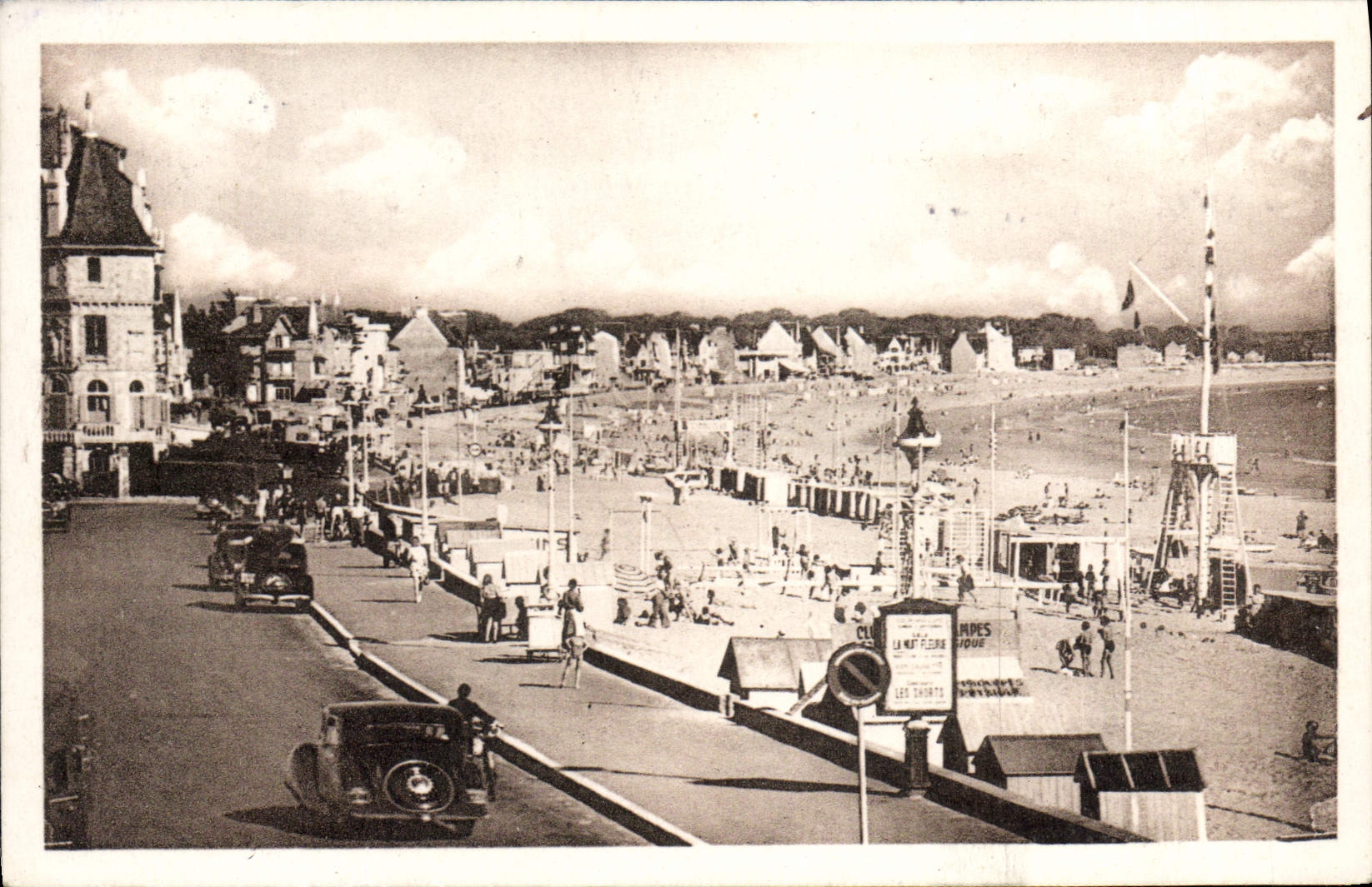 CPA La Baule Vue Generale de la Plage