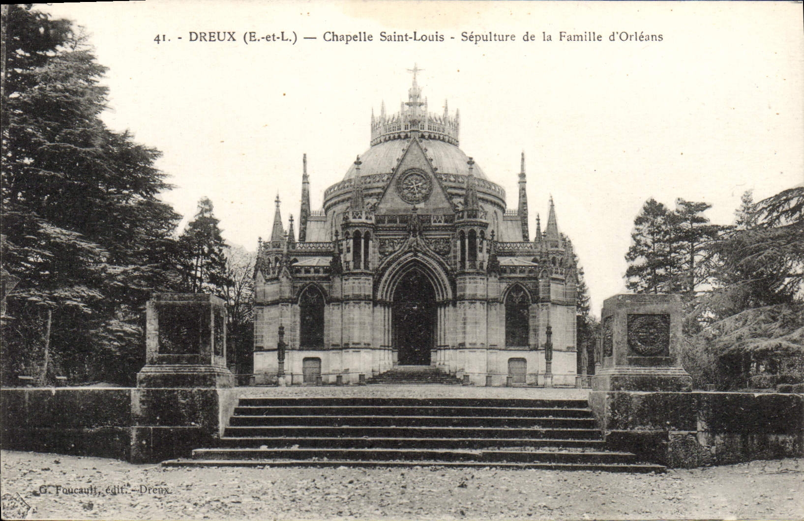 Dreux (E-et-L.) — Chapelle Saint-Louis — Sépulture de la Famille d'Orléans