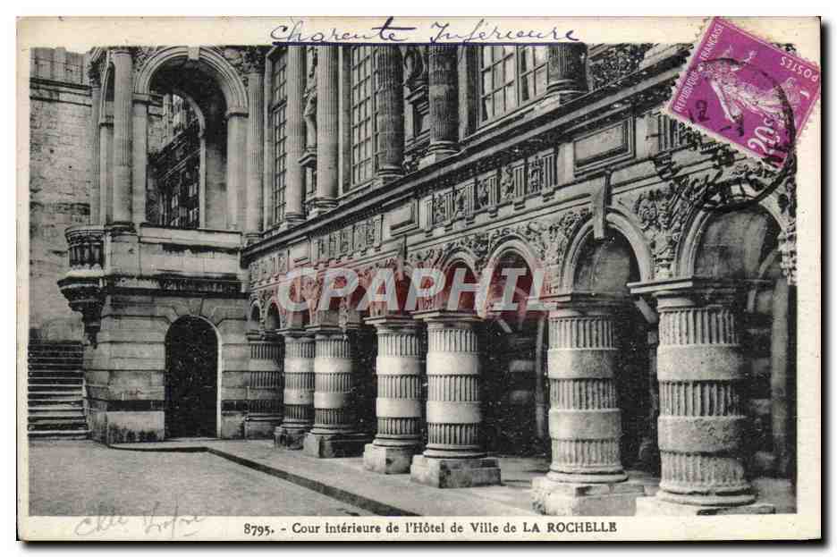 Cour intérieure de l'Hôtel de Ville de LA ROCHELLE — Charente Inférieure — éditeur non visible