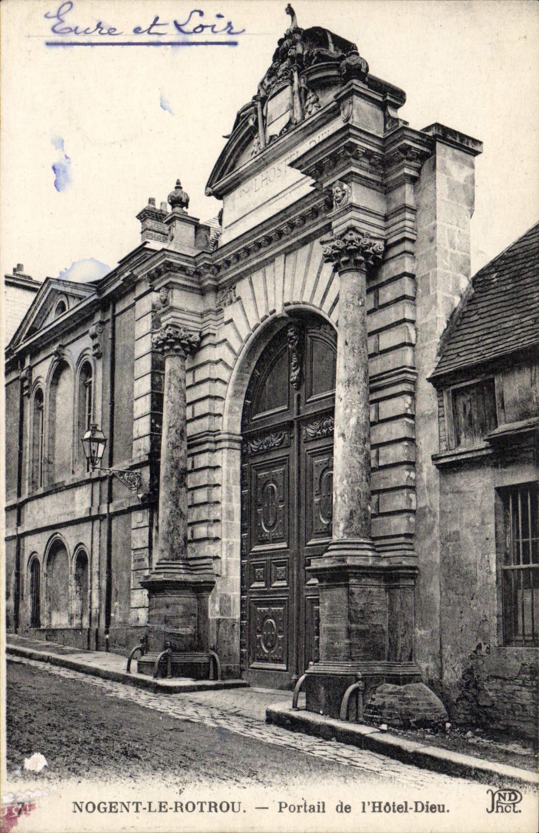 Nogent-le-Rotrou — Portail de l'Hôtel-Dieu