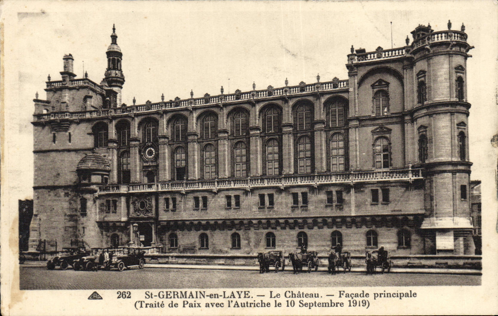 St-GERMAIN-en-LAYE — Het Kasteel — Hoofdgebouw (Vredesverdrag met Oostenrijk op 10 september 1919)