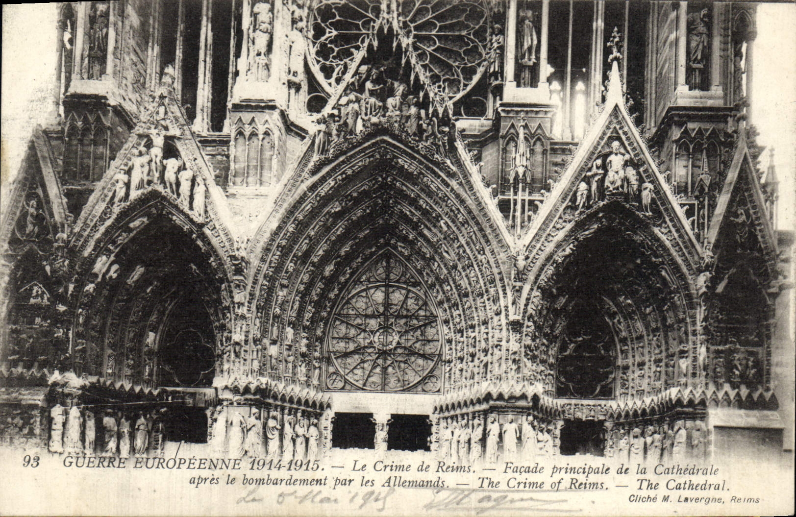 CPA Guerre Europeenne Le Crime de Reims Facade principale de la cathedrale 
