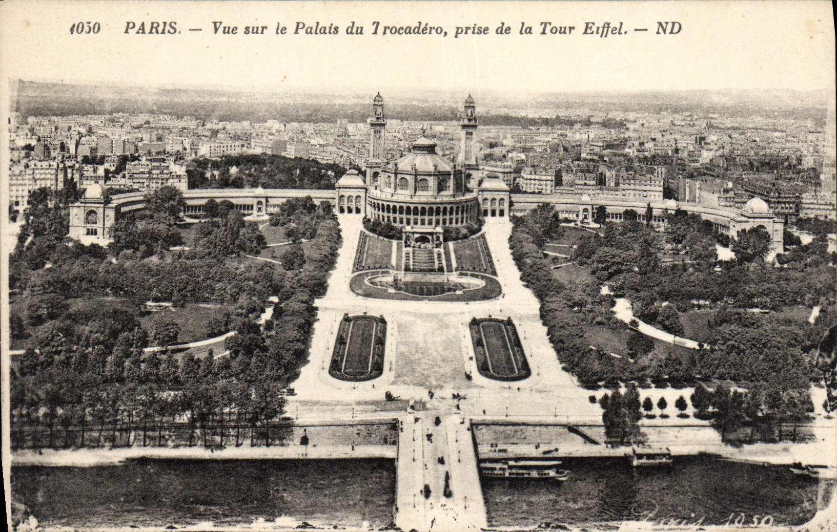 Paris — Ansicht des Palastes Trocadéro, aufgenommen von der Eiffelturm — ND