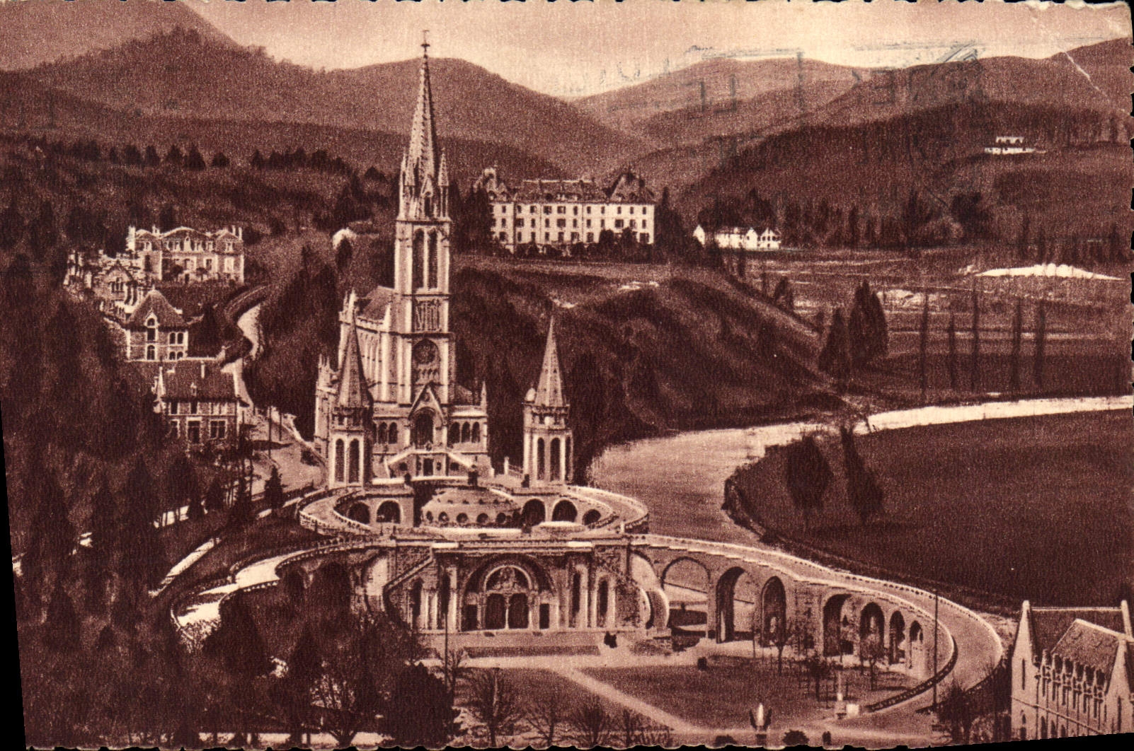 Lourdes — La Basilique vue du Château Fort — Édition P. Doucet, Lourdes