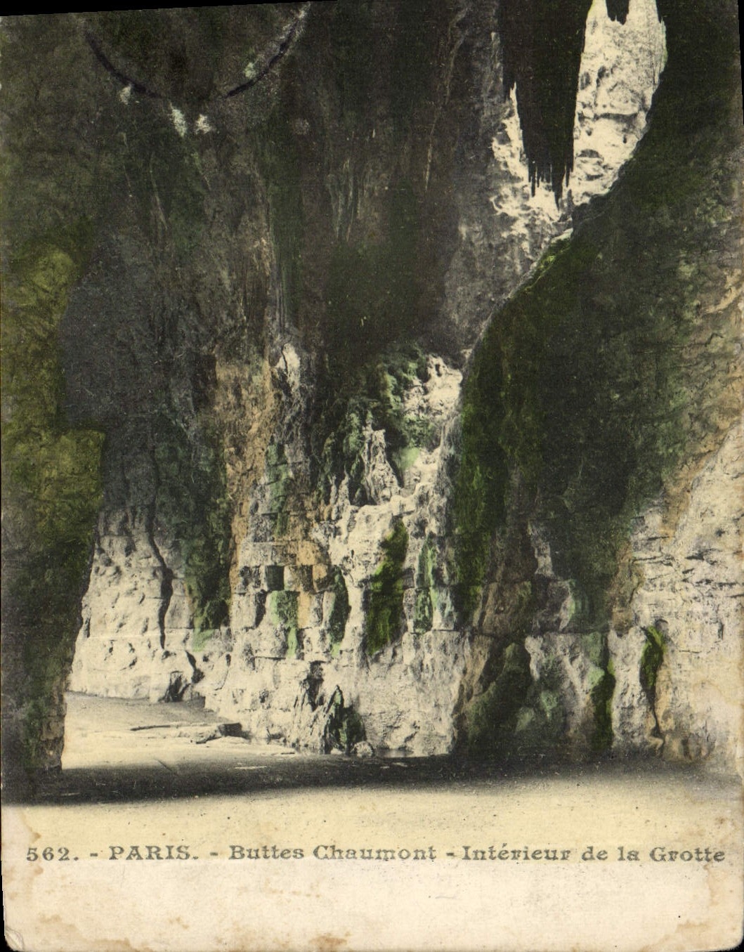 CPA Paris Buttes Chaumont Interieur de la grotte