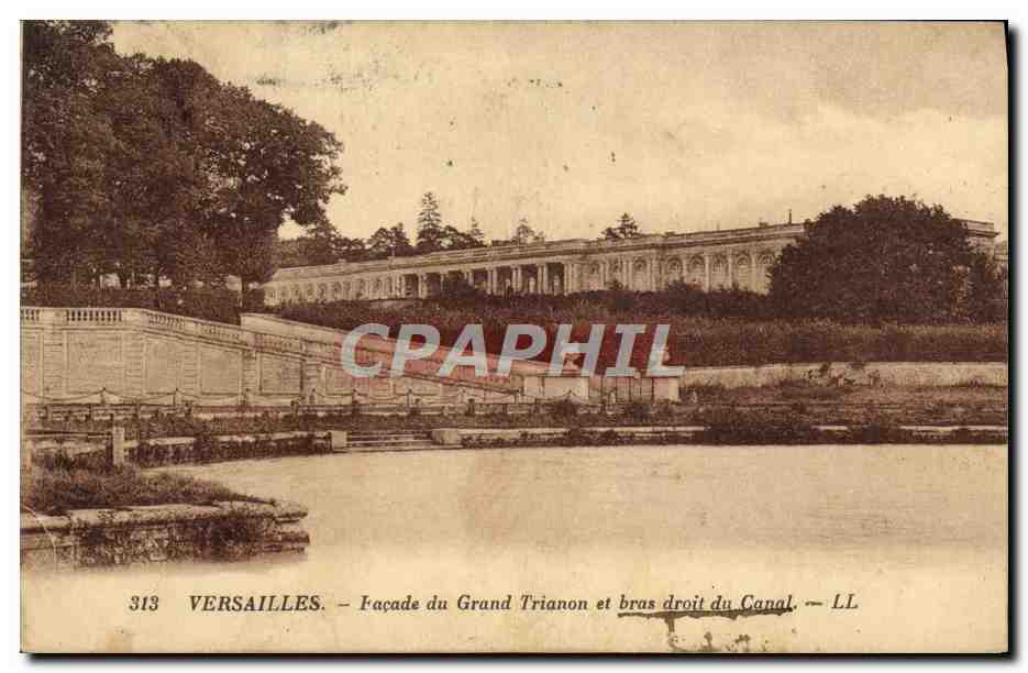 CPA Versailles Facade Du Grand Trianon Et Bras Droit Du Canal