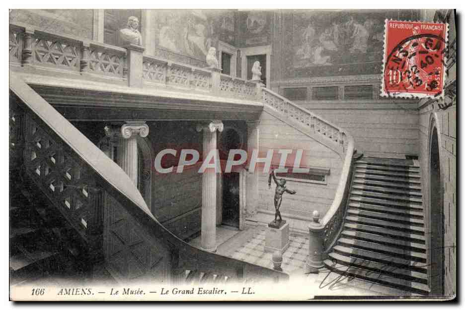 CPA Amiens Le Musee Le Grand Escalier