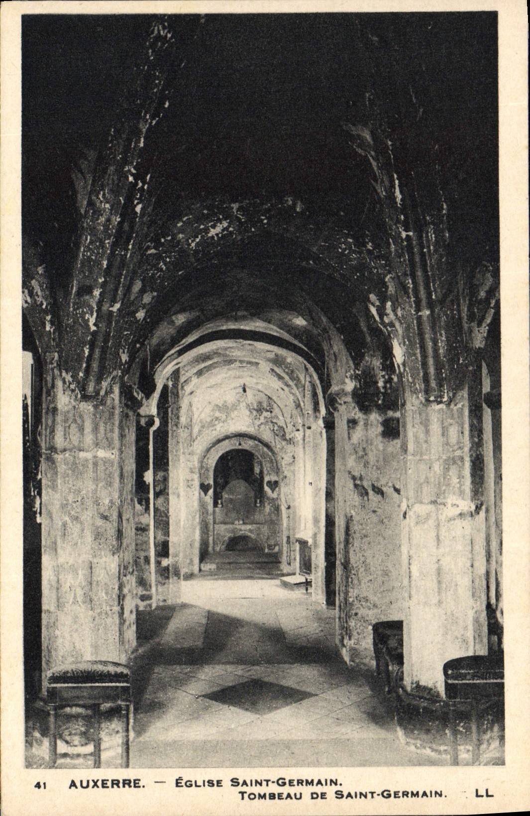 CPA Auxerre Eglise Saint Germain Tombeau de Sainte Germain