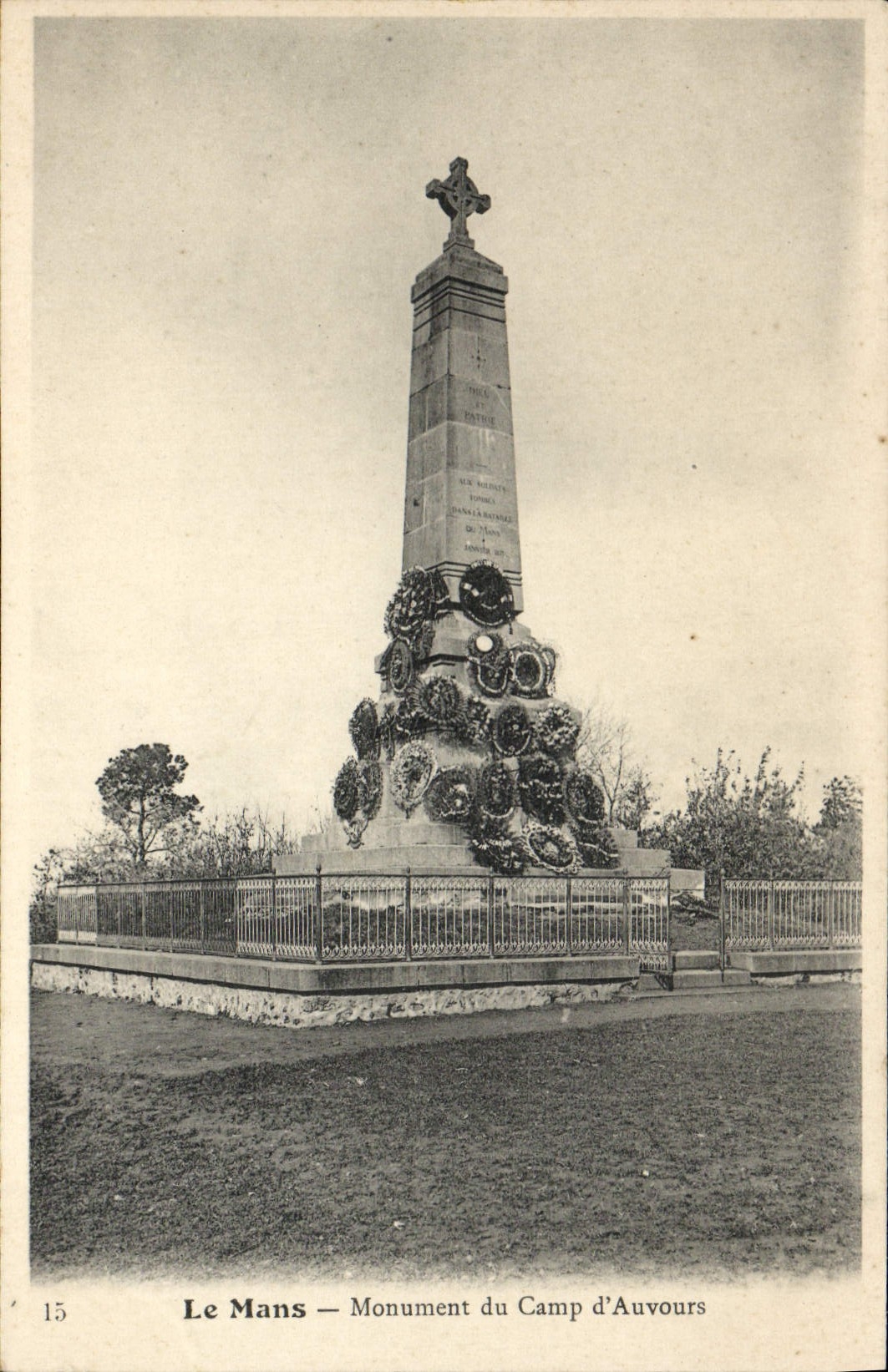 CPA Le Mans Monument Du Camp D'Auvours Militaria