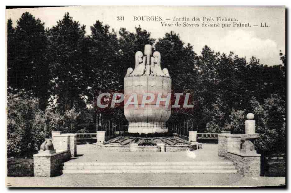 CPA Bourges Jardin Des Pres Fichaux Vase De Sevres Dessine Par Patout