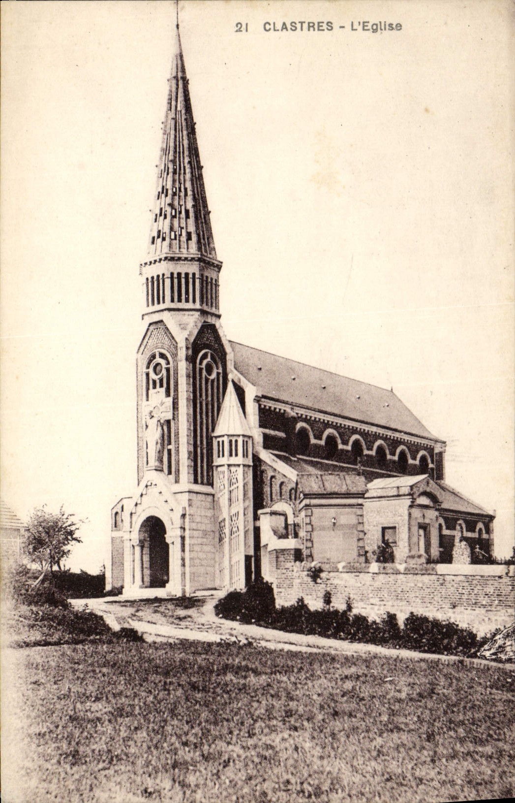 Clastres - L'Église — éditeur Phot. Combier - Macon, n° 21 - Anverso