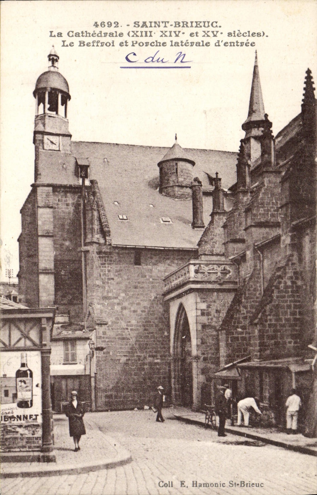 CPA Saint Brieuc La Cathedrale Le Beffroi Et Porche laterale d'entree