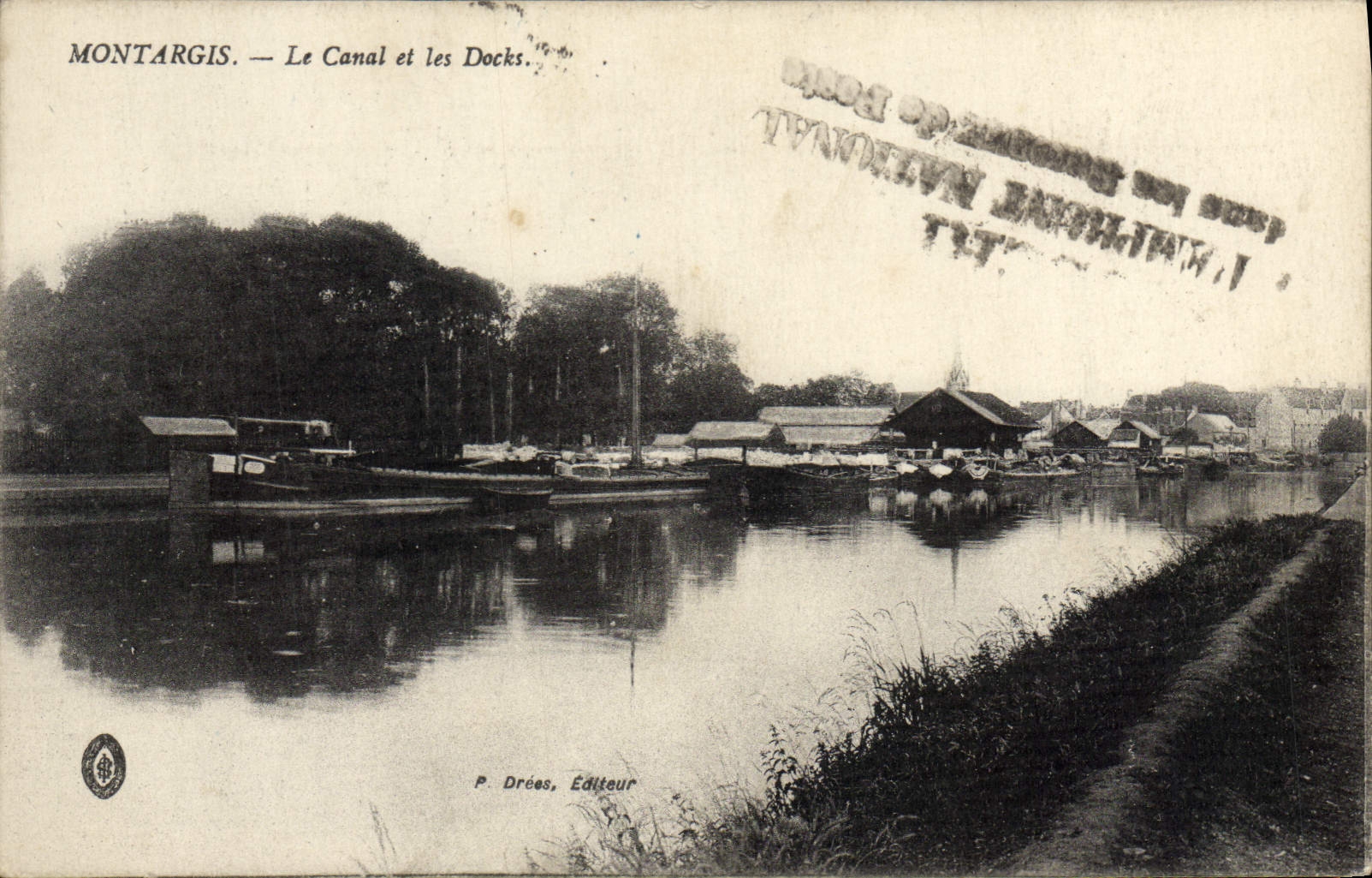 CPA Montargis Le Canal Et Les Docks
