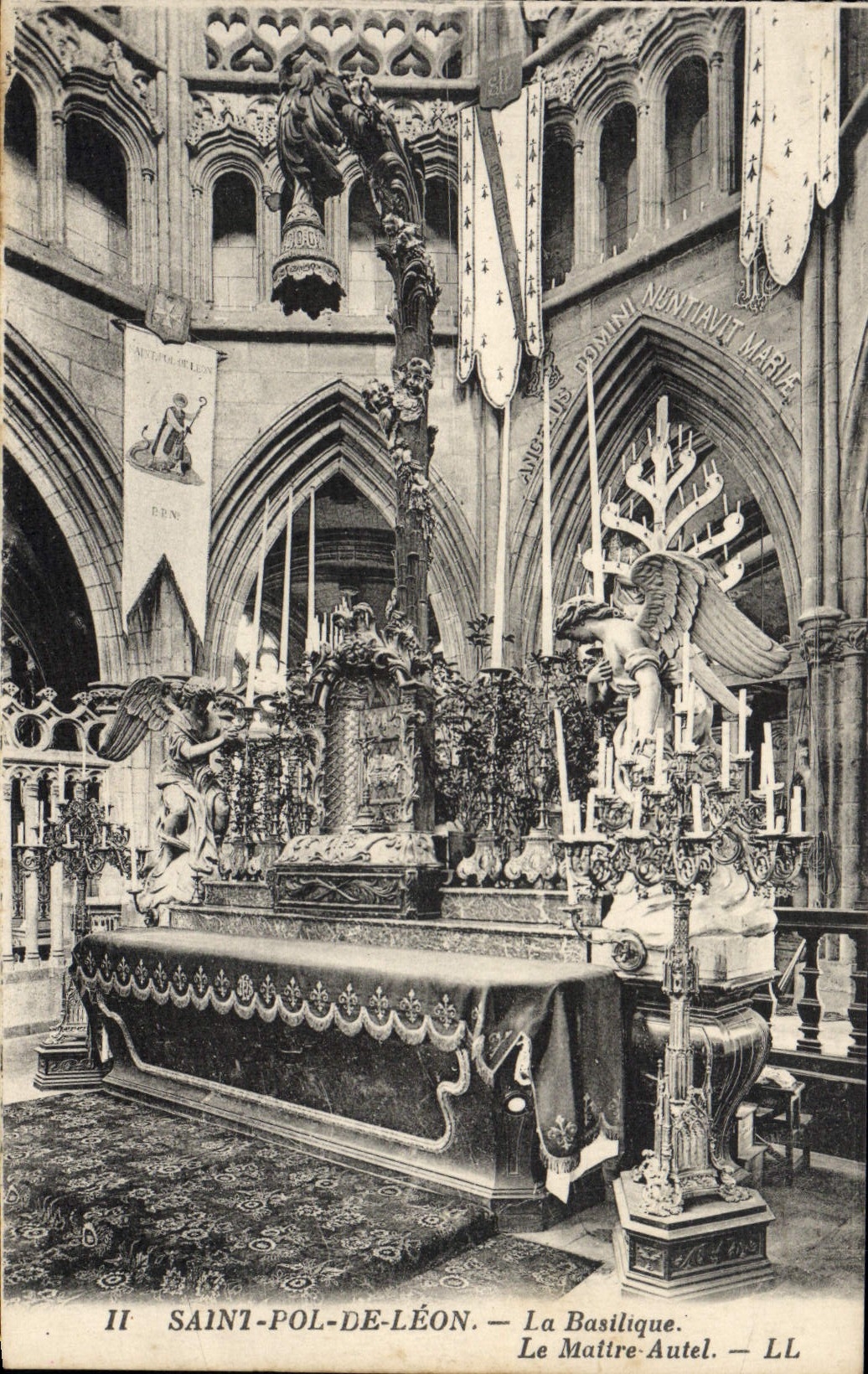 CPA Saint Pol De Leon La Basilique le maitre autel