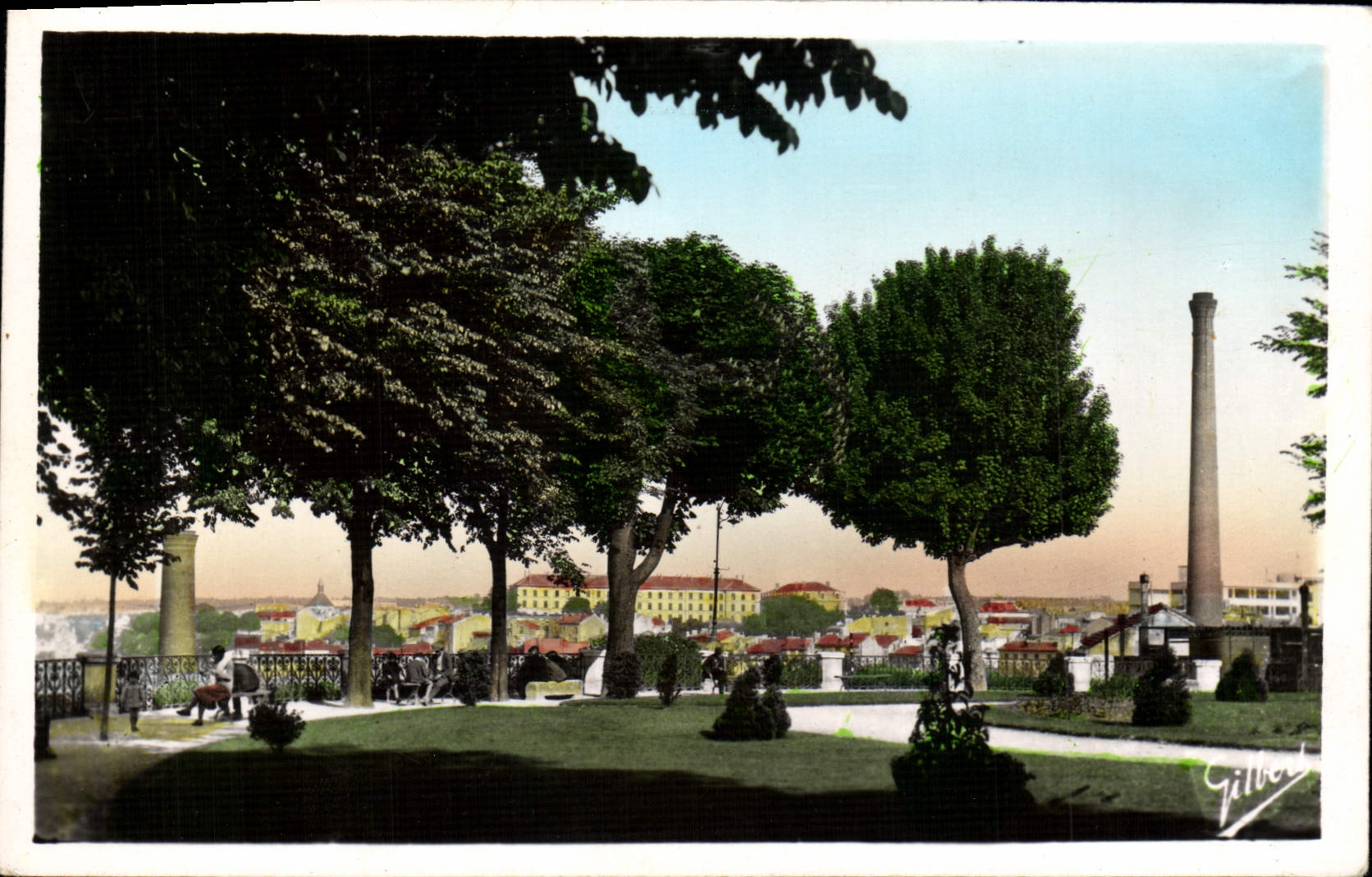 CPM Angouleme Vue De La Place Du Palet Sur Le Quartier St Roch