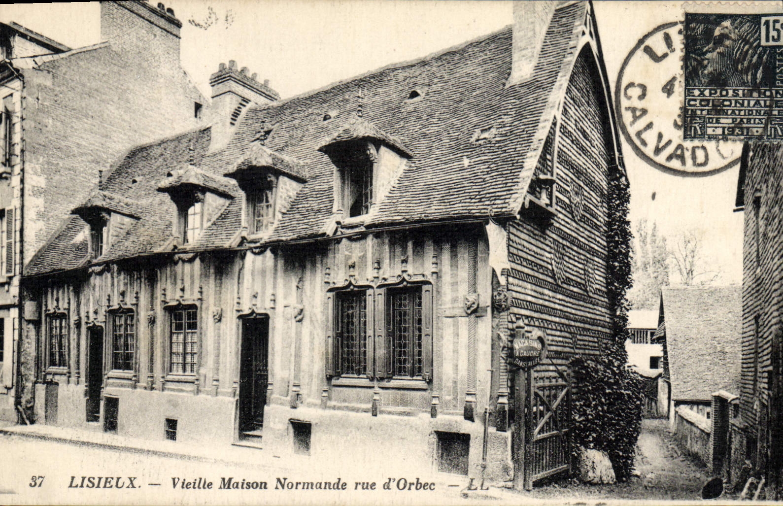 Lisieux — Vieille Maison Normande rue d'Orbec — LL