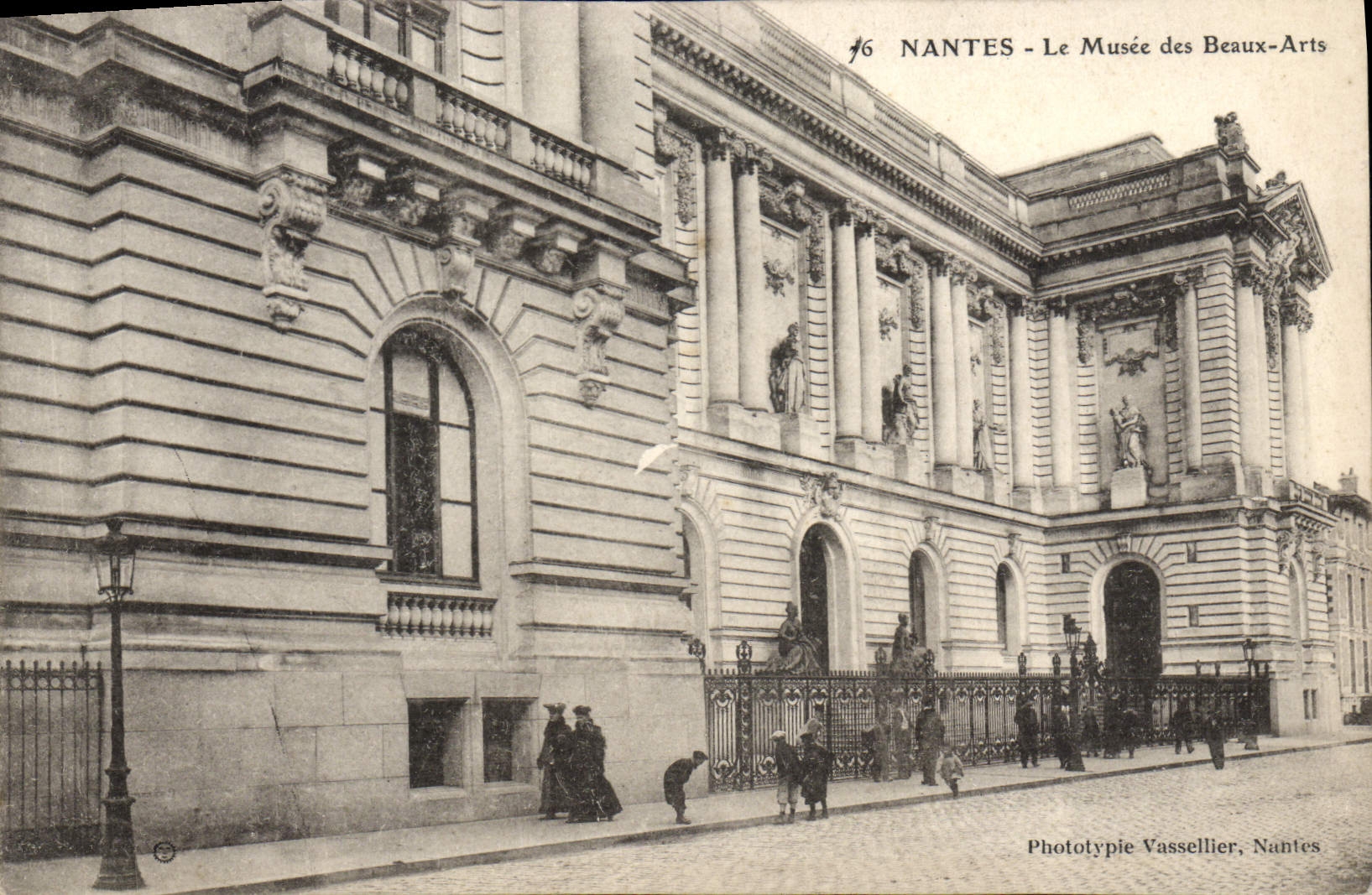 CPA Nantes Le Musee Des Beuax Arts