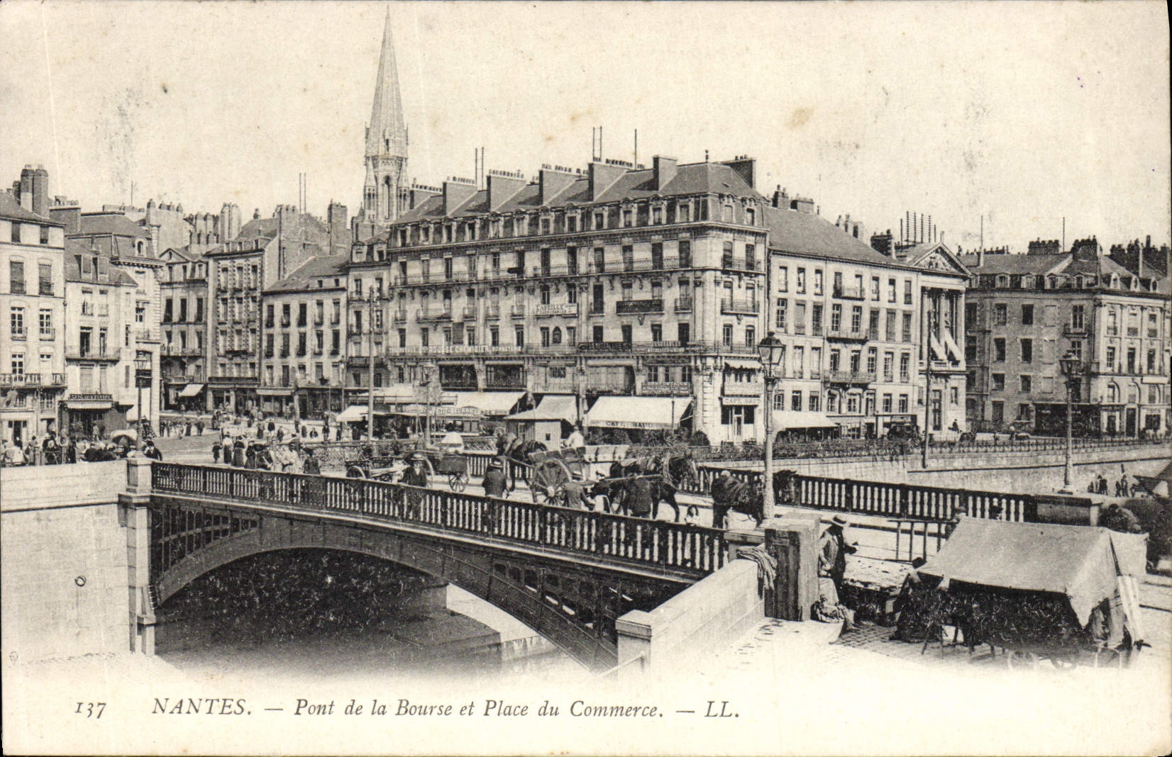 CPA Nnates Pont De La Bourse Et Place Du Commerce
