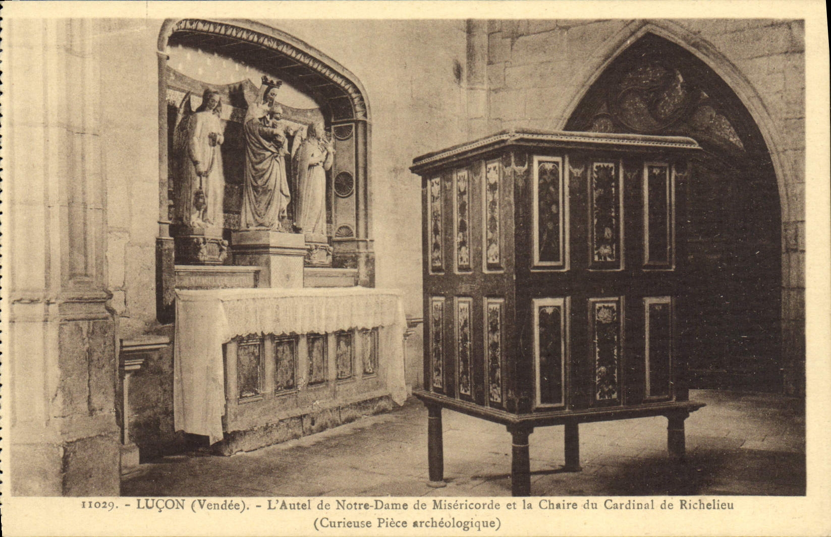 Luçon (Vendée) — L'Autel de Notre-Dame de Miséricorde et la Chaire du Cardinal de Richelieu — Curieuse Pièce archéologique — n° 11029