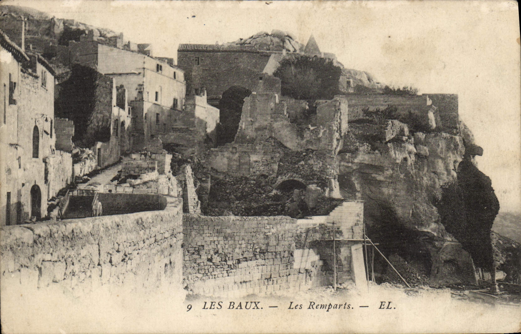 Les Baux — Les Remparts — EL.