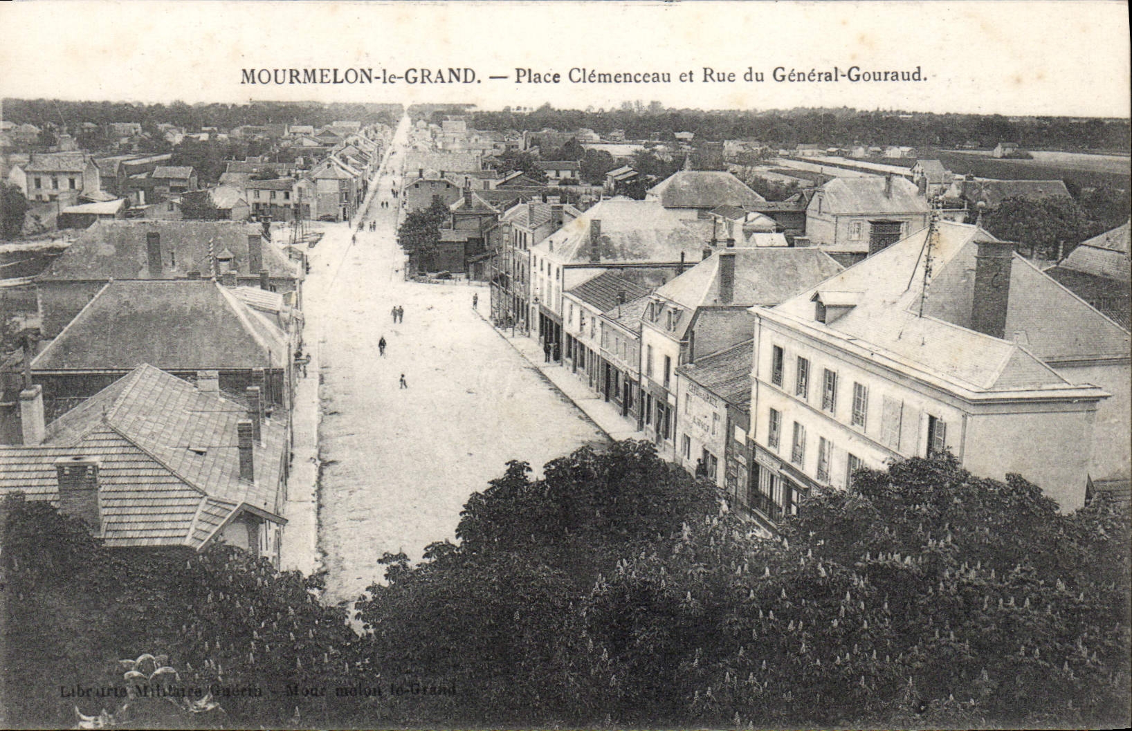 CPA Mourmelon le Grand Place Clemenceau et Rue du General Gouraud