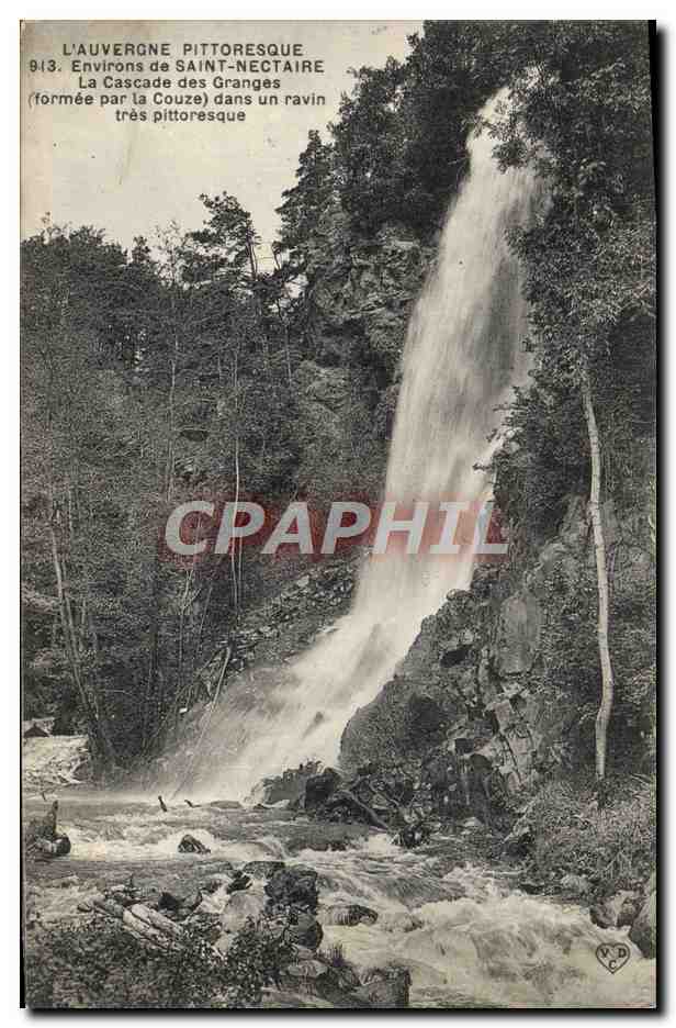 CPA L'Auvergne Environs de Saint Nectaire La cascade des Granges dans un ravin 