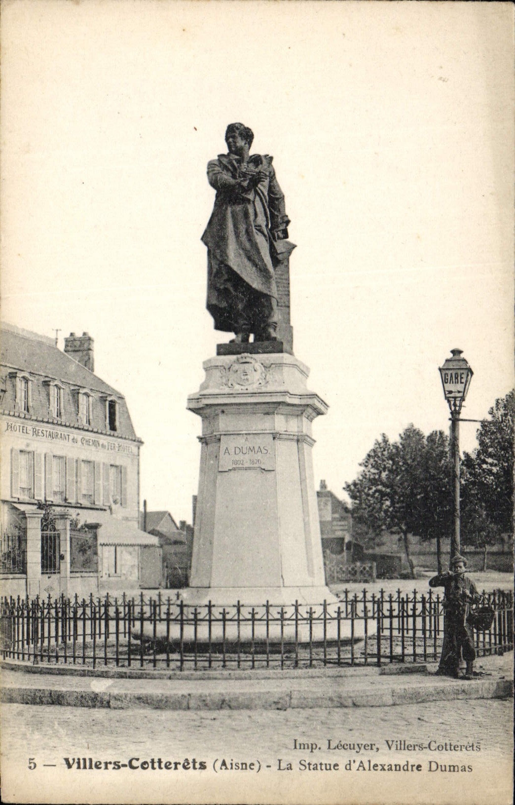 Villers-Cotterêts — Statue d'Alexandre Dumas — Imp. Lécuyer, Villers-Cotterêts