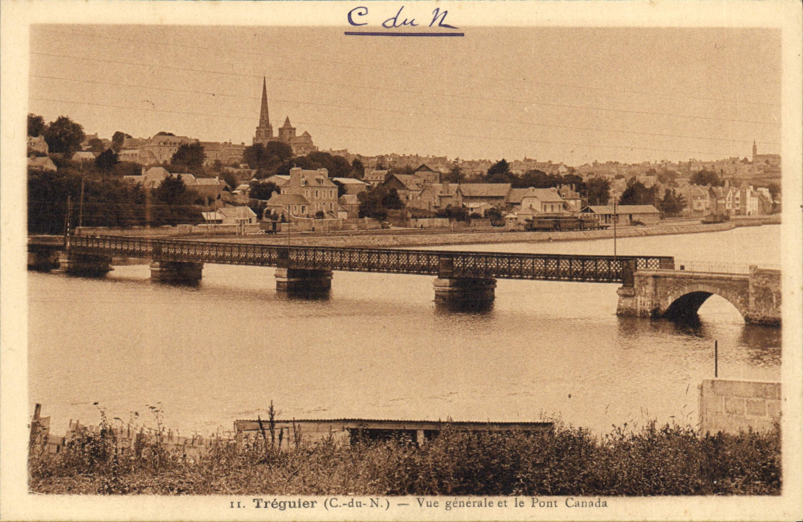 CPA Treguier Vue Generale et la Pont Canada