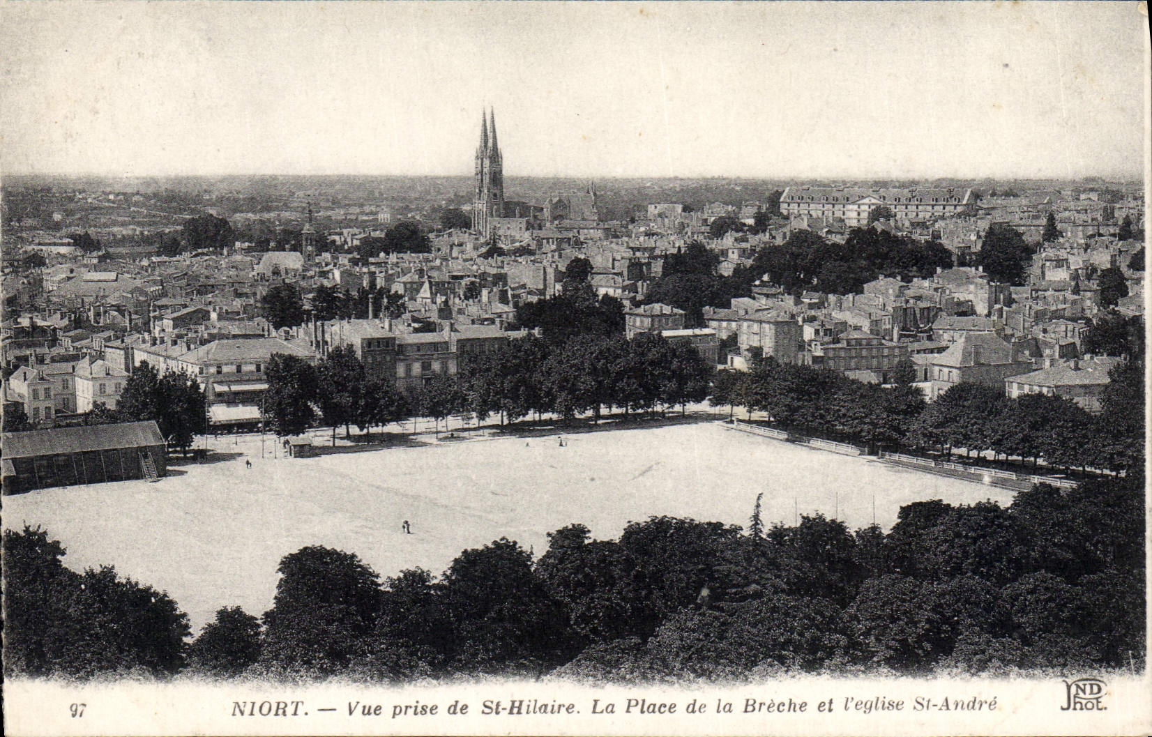 CPA Niort Vue Prise de St Hilaire La Place de la Breche et l'eglise St Andre 