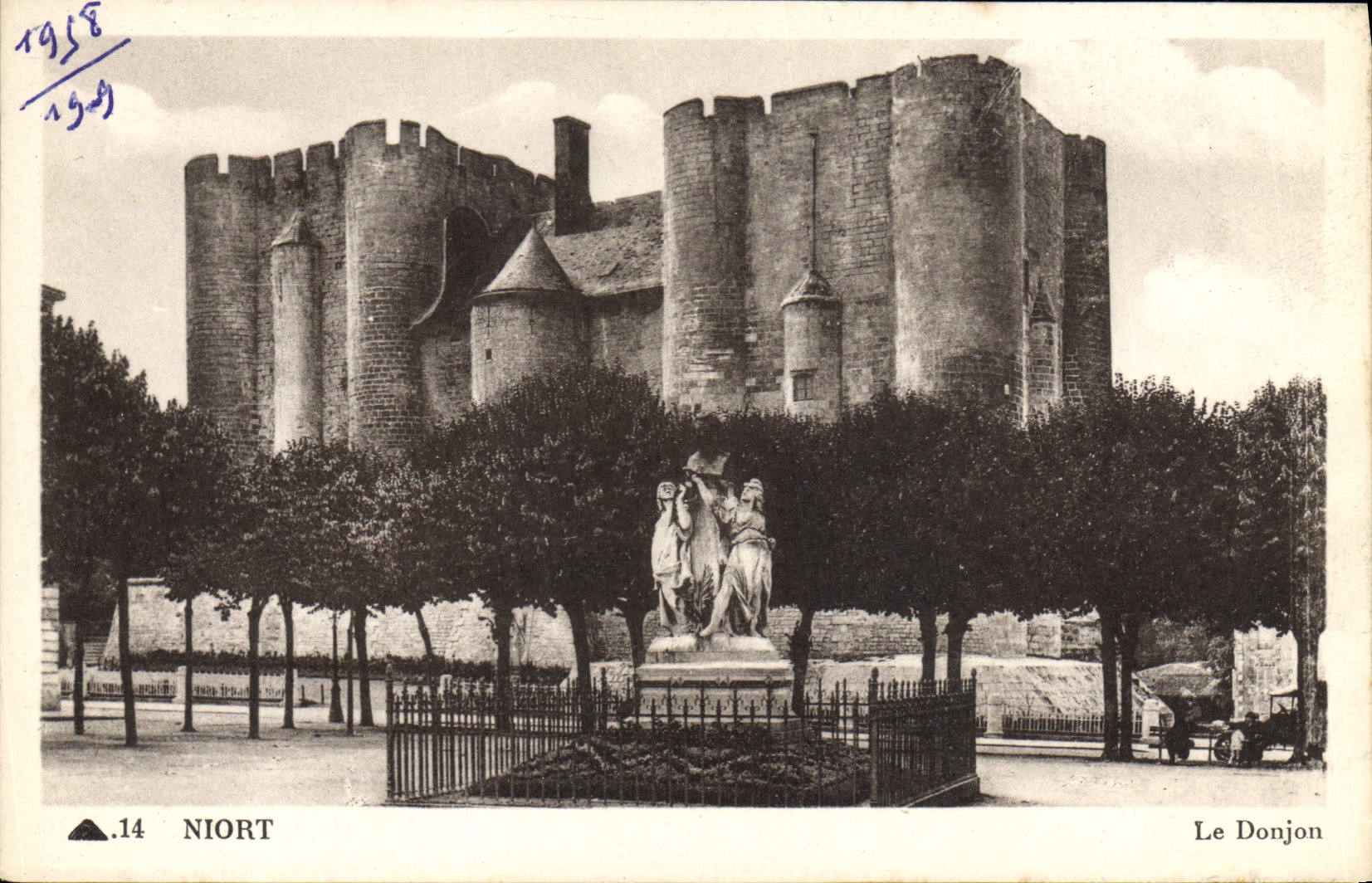 Niort — Le Donjon — Cité des Arcs Nitzues