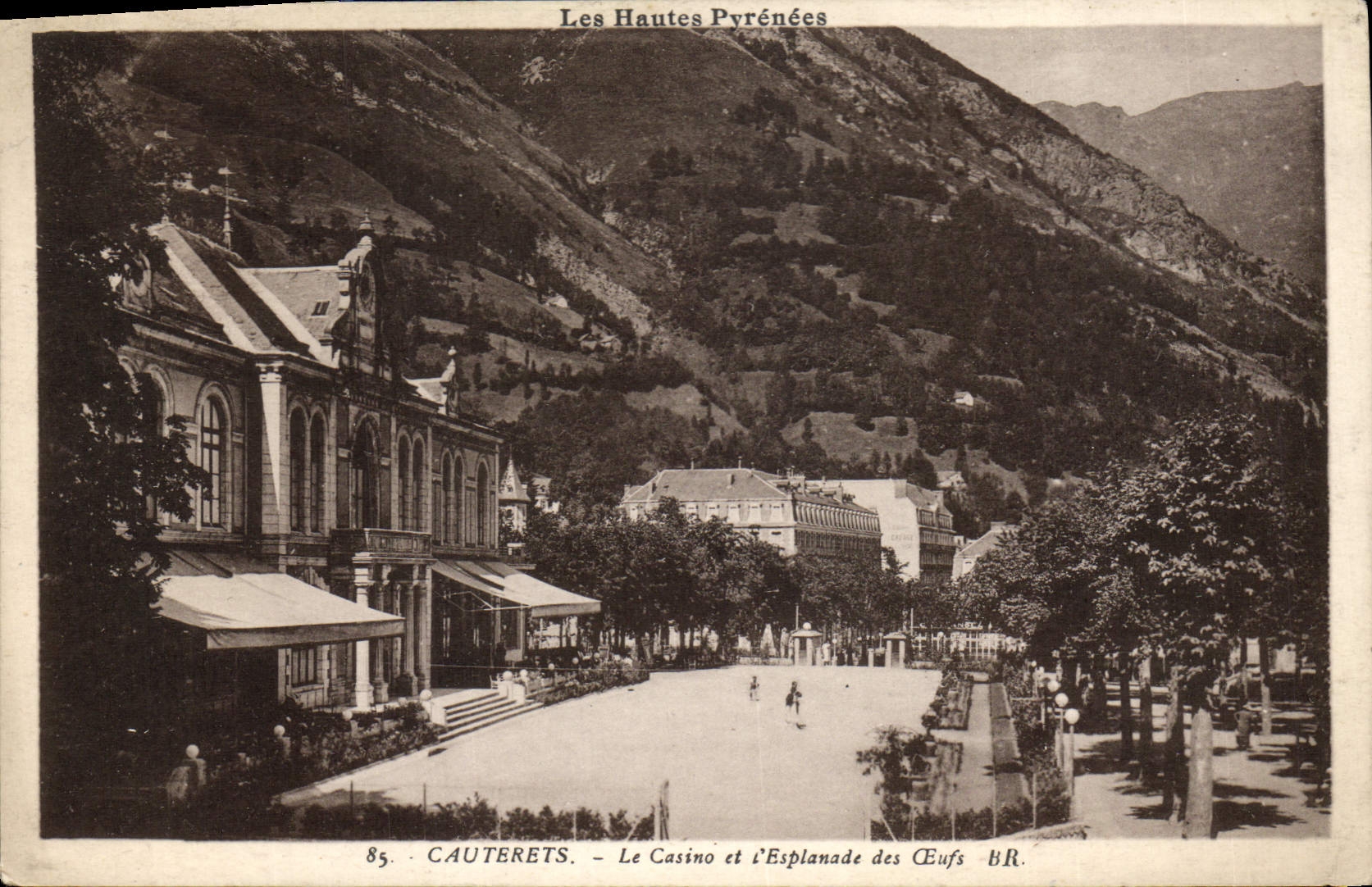 Cauterets - Le Casino et l'Esplanade des Eufs — BR. — Les Hautes Pyrénées