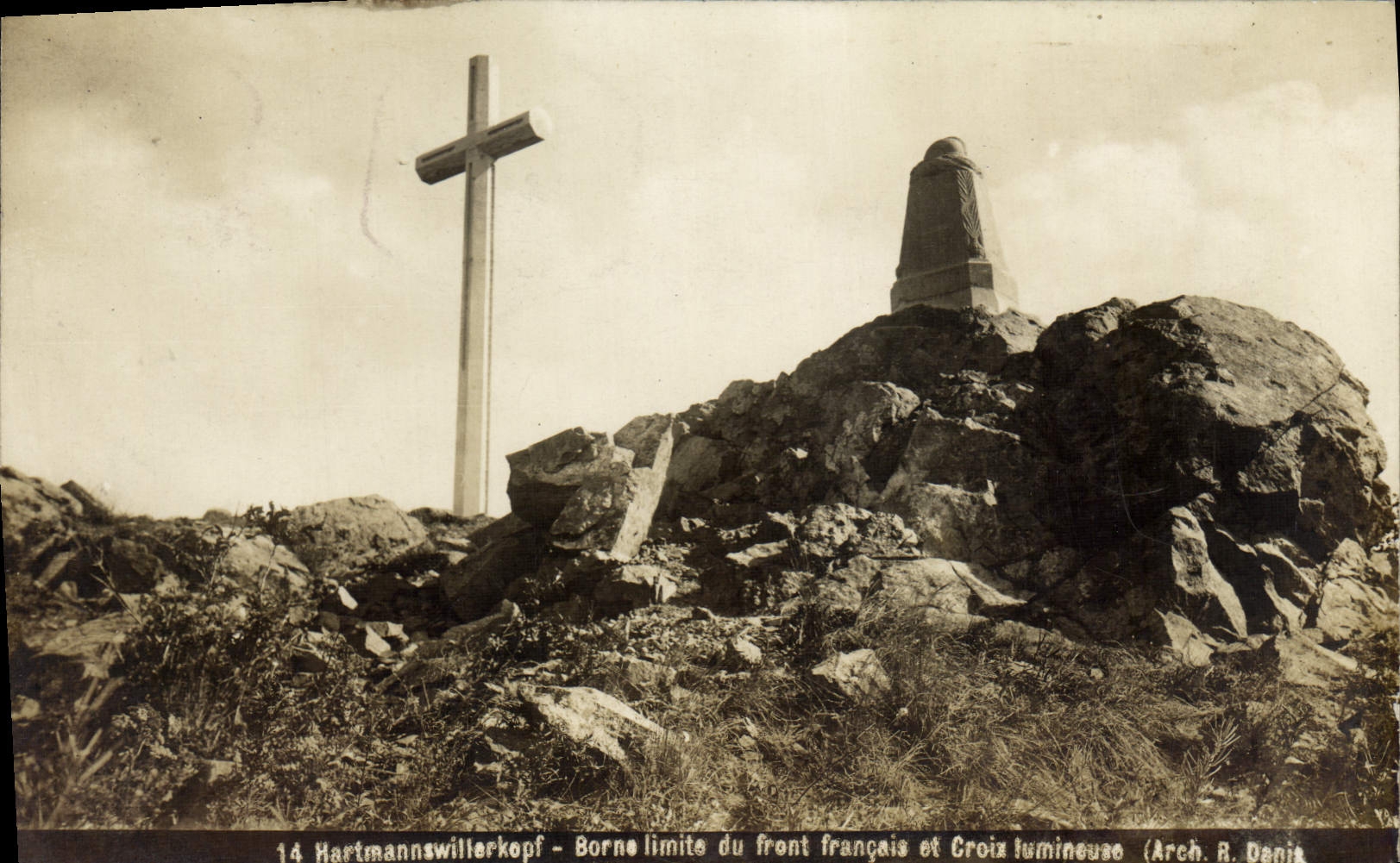 CPA Hartmannswilleckopf Borne Limite du front francais et croix lumineuse 