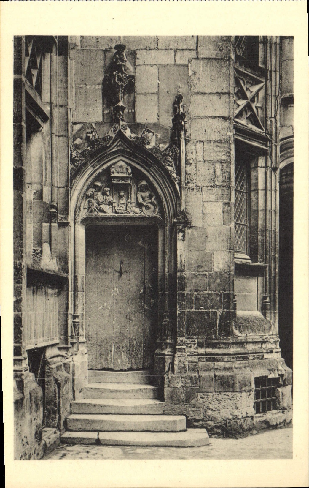 CPA Bourges Palais De Jacques Coeur Entree des cuisines