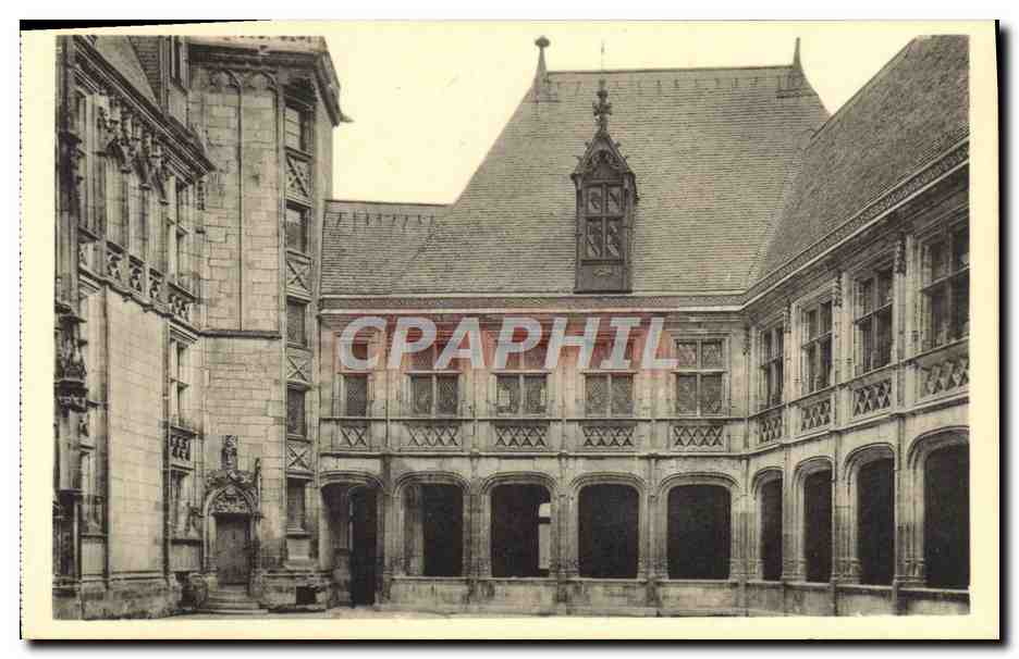 CPA Bourges Palais De Jacques Coeur La cour